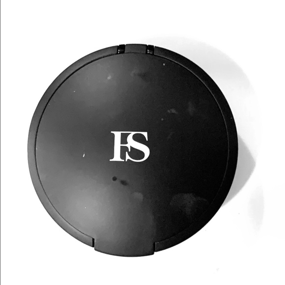 FS cosmetics face powder shade silk - Picture 1 of 3